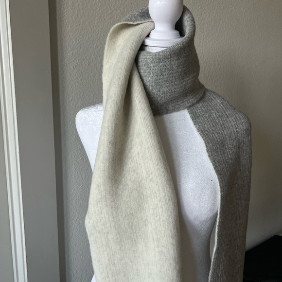 Balenciaga long scarf - Picture 1 of 5